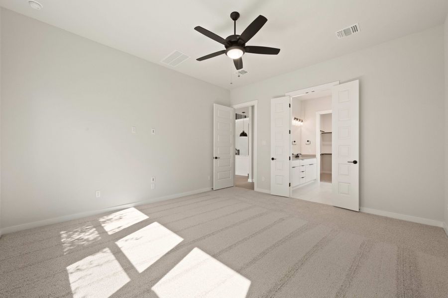 Spacious, unfurnished interior of a new home in Wolf Ranch, Georgetown (Image 42).