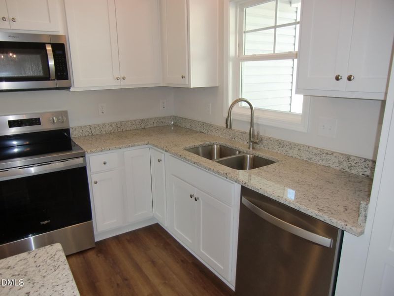 kitchen (4) kitchen (4)