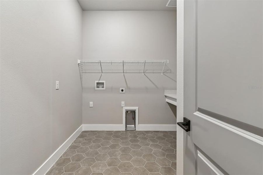 Spacious, unfurnished interior of a new home in Palmera Wellen Park - Classic Series, Venice (Image 36). Spacious, unfurnished interior of a new home in Palmera Wellen Park - Classic Series, Venice (Image 36).