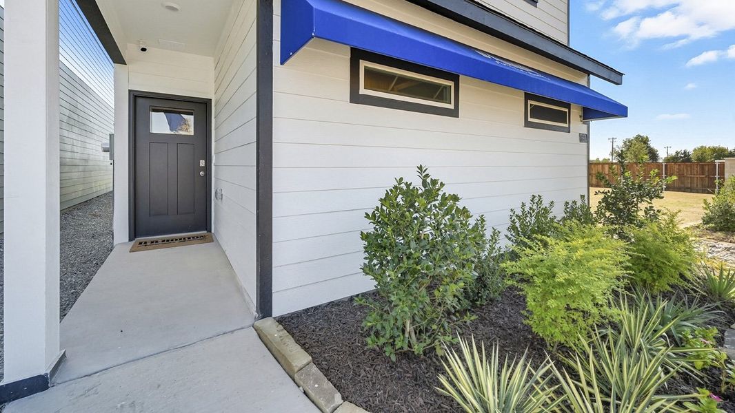 Representative exterior details of a home built from the Benson by D.R. Horton in Arbor Trails South, Princeton (Image 3).