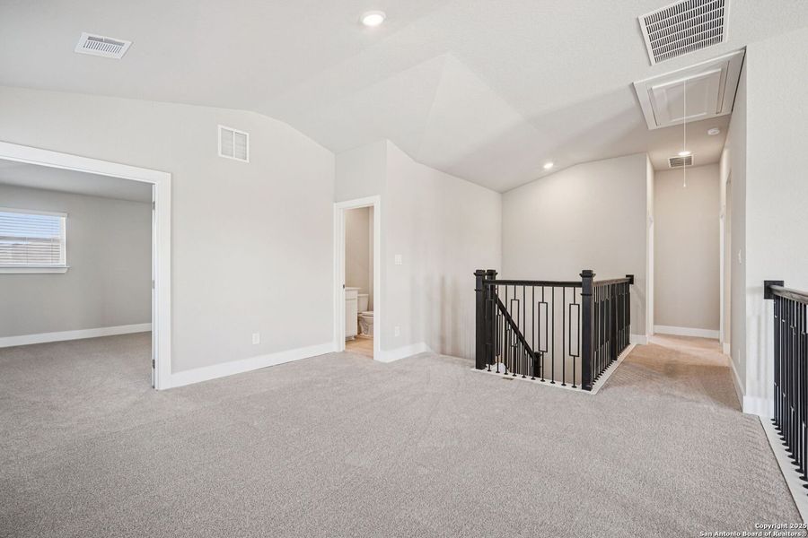 Spacious, unfurnished interior of a new home in Comanche Ridge, San Antonio (Image 22). Spacious, unfurnished interior of a new home in Comanche Ridge, San Antonio (Image 22).