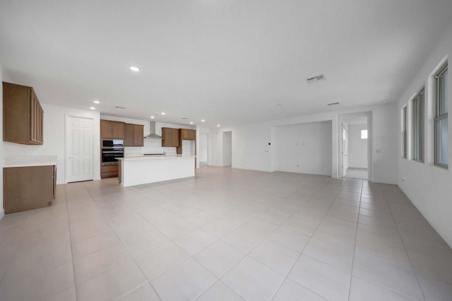 Spacious, unfurnished interior of a new home in Miravida, Surprise (Image 9).