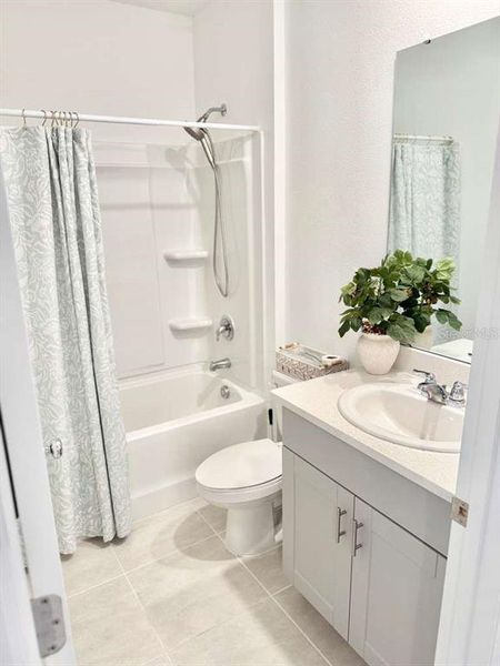 Furnished interior view inside a new home in , Kissimmee (Image 15).