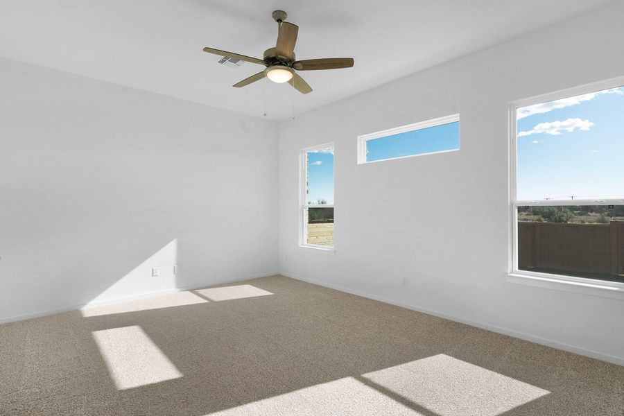 Spacious, unfurnished interior of a new home in Highland Village, Georgetown (Image 13).