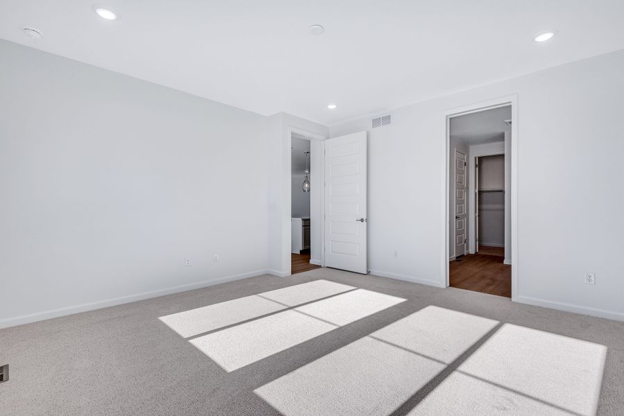 Spacious, unfurnished interior of a new home in The Aurora Highlands, Aurora (Image 19).