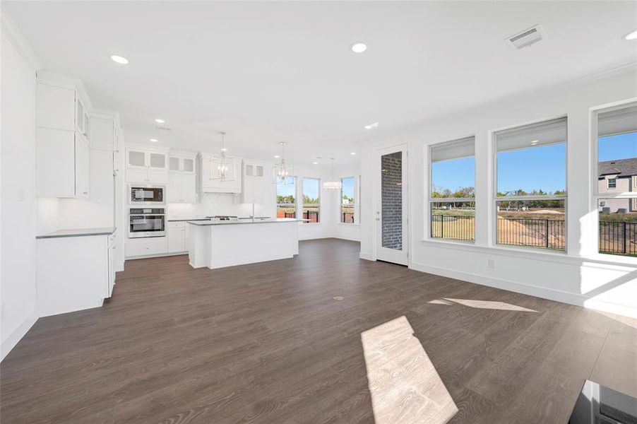 Spacious, unfurnished interior of a new home in Heath Golf & Yacht Villas, Heath (Image 31).