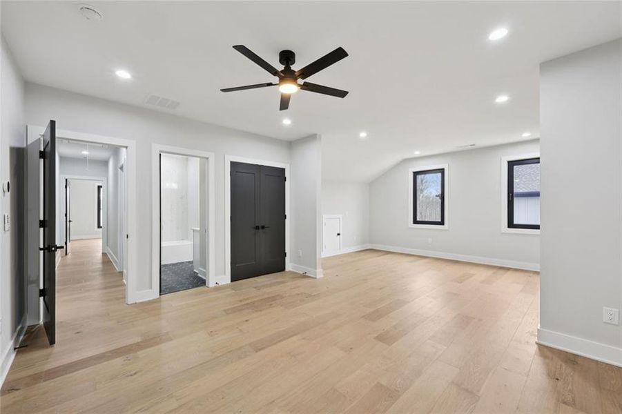 Spacious, unfurnished interior of a new home in , Auburn (Image 84).