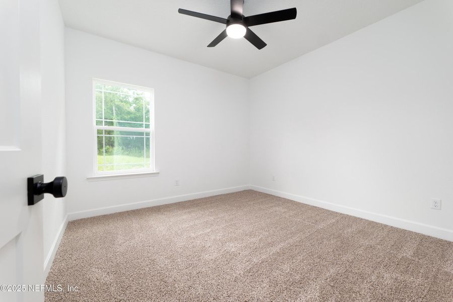 Spacious, unfurnished interior of a new home in , Middleburg (Image 32).
