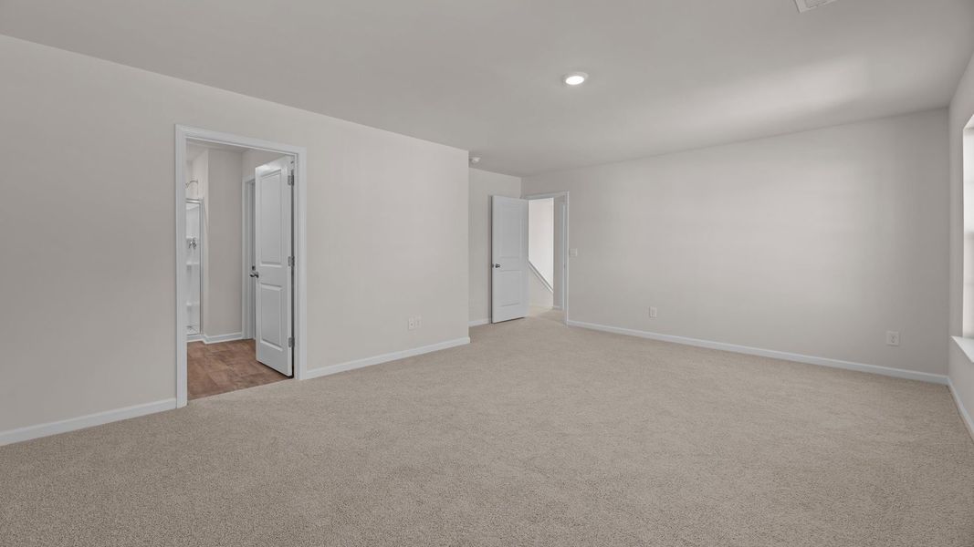 Spacious, unfurnished interior of a new home in Madeline Farm, New Bern (Image 29).