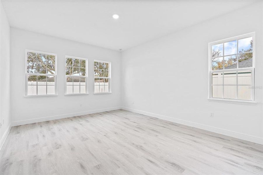 Spacious, unfurnished interior of a new home in , Ocala (Image 20).