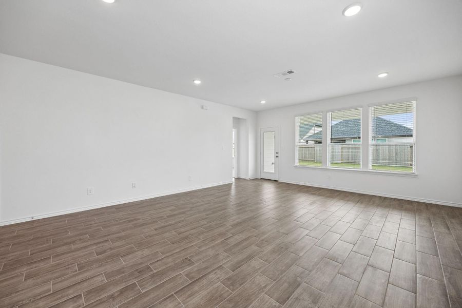 Spacious, unfurnished interior of a new home in Montgomery Bend, Montgomery (Image 21).
