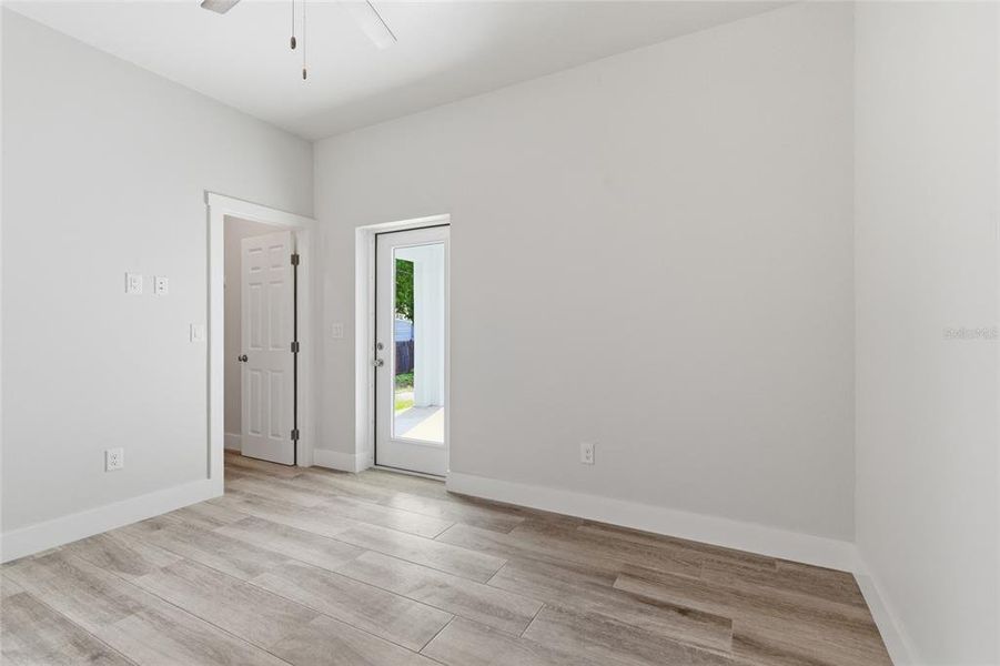 Spacious, unfurnished interior of a new home in , Punta Gorda (Image 28).