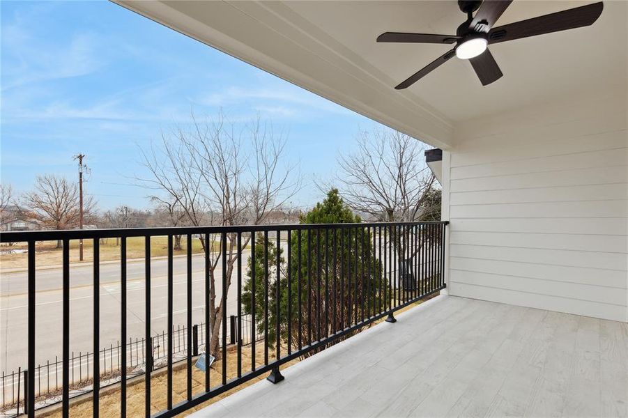 Balcony with ceiling fan