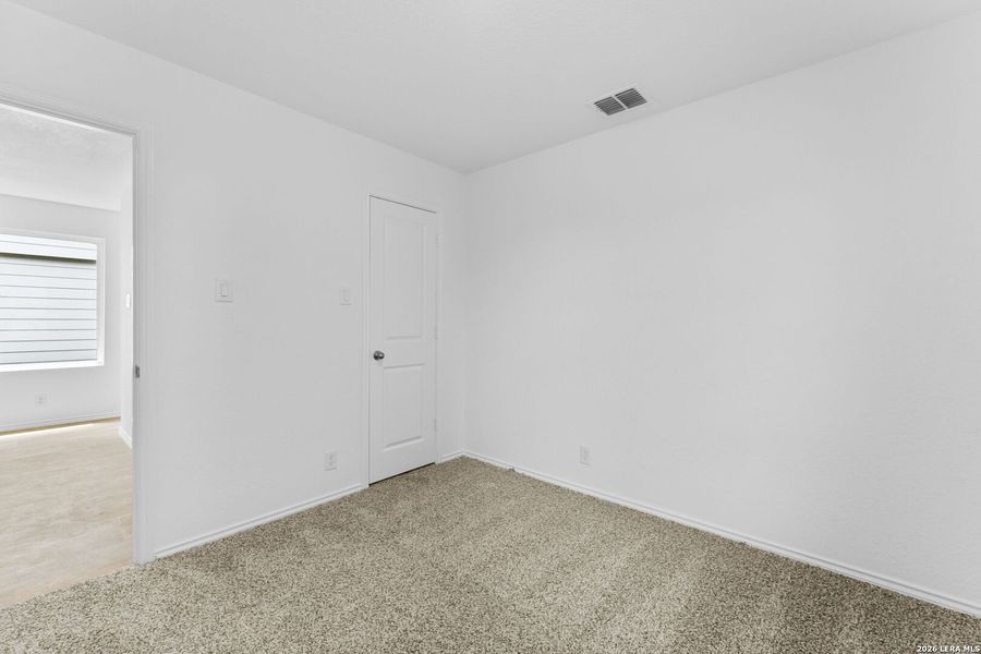 Spacious, unfurnished interior of a new home in Blue Ridge Ranch, San Antonio (Image 11).