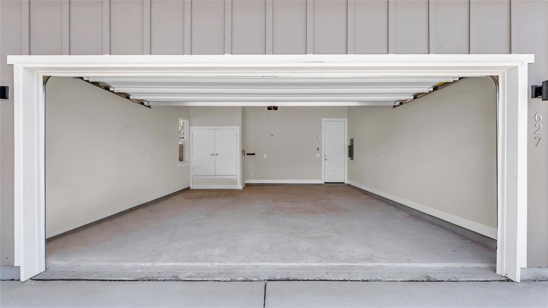 Spacious, unfurnished interior of a new home in , Cottonwood Shores (Image 11).