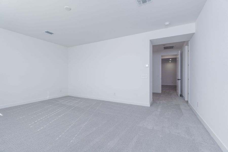 Spacious, unfurnished interior of a new home in Terraza, San Tan Valley (Image 13).