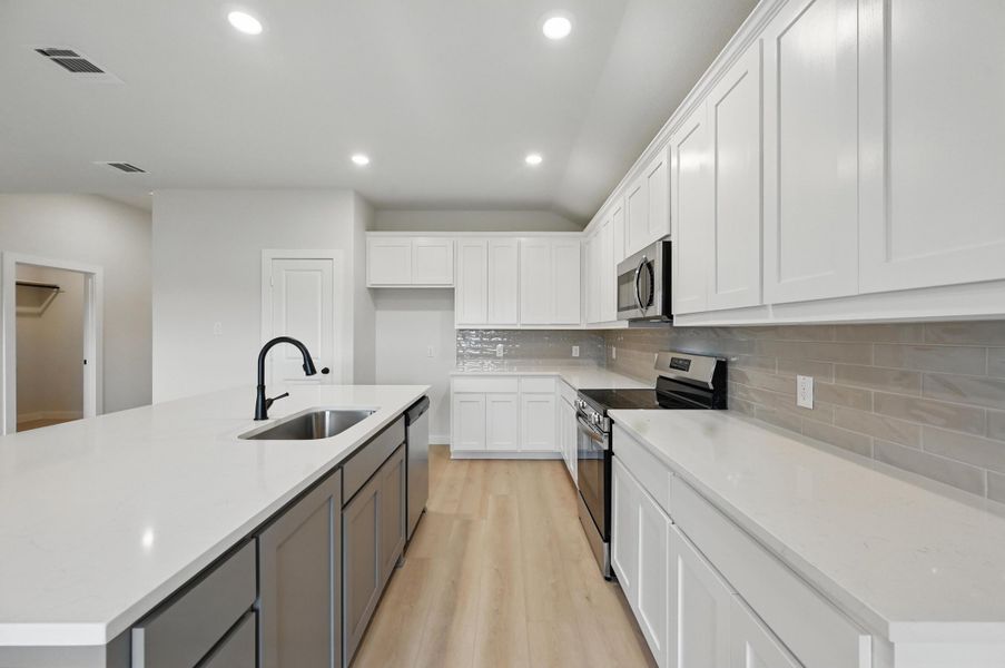 Representative furnished interior of a home built from the Essex by Cheldan Homes in Craftsmen's Corner, Cleburne (Image 34). Representative furnished interior of a home built from the Essex by Cheldan Homes in Craftsmen's Corner, Cleburne (Image 34).