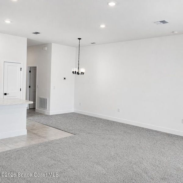 Spacious, unfurnished interior of a new home in St. John's Preserve, Palm Bay (Image 11).