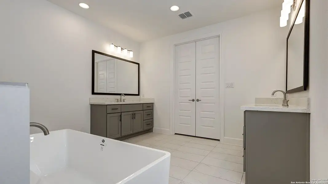 Furnished interior view inside a new home in The Dominion 70', San Antonio (Image 7). Furnished interior view inside a new home in The Dominion 70', San Antonio (Image 7).