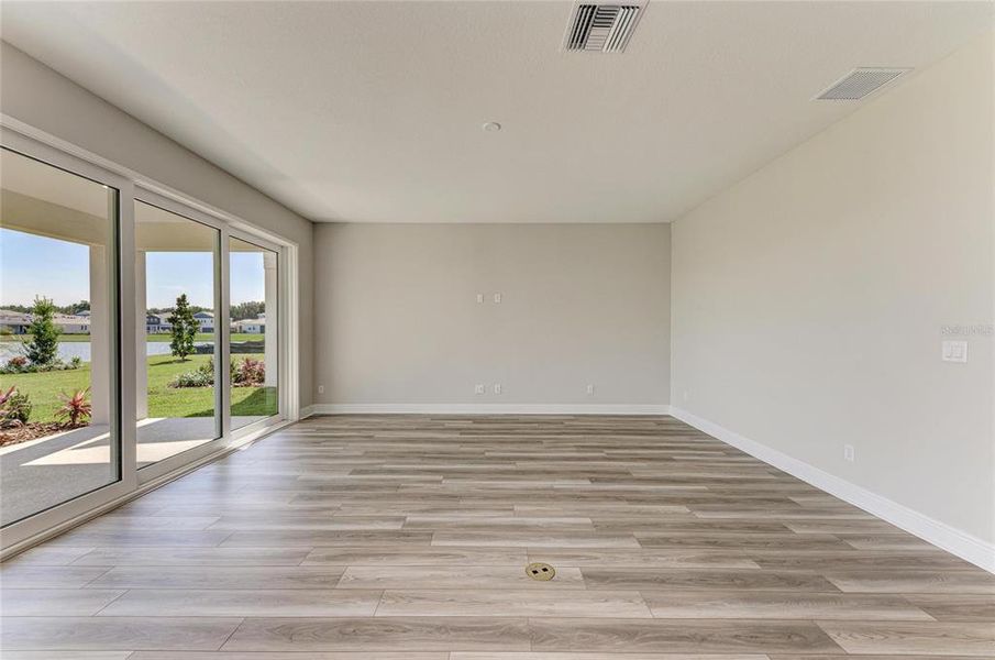 Spacious, unfurnished interior of a new home in Mirada, San Antonio (Image 27).