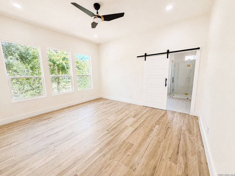 Spacious, unfurnished interior of a new home in , Bulverde (Image 31).