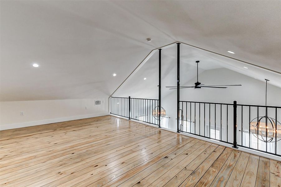 Spacious, unfurnished interior of a new home in , Bolivar (Image 20).