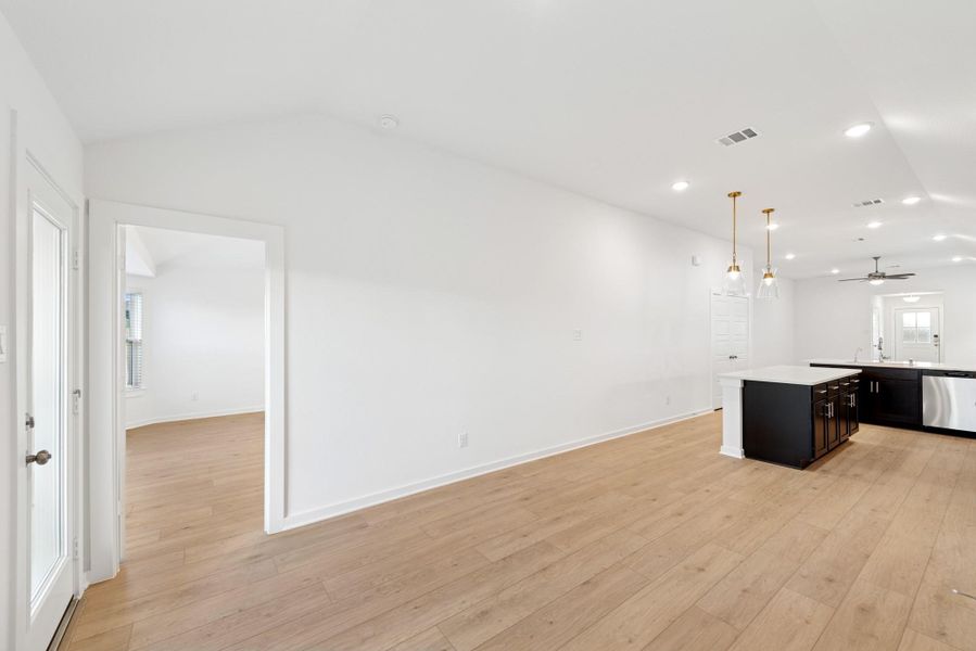 Spacious, unfurnished interior of a new home in Summerview, Fulshear (Image 20).