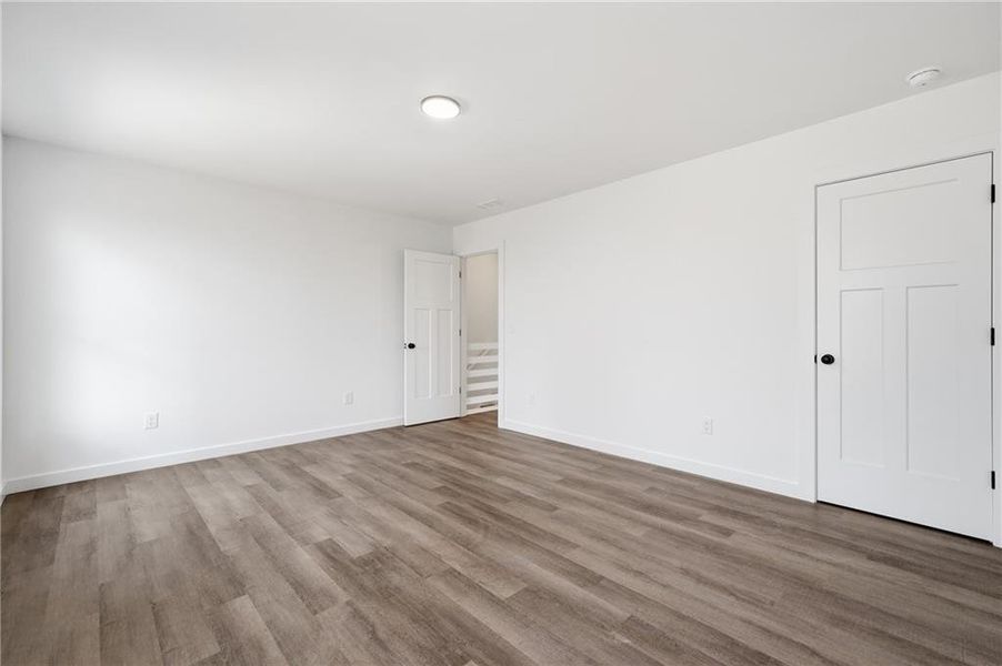 Spacious, unfurnished interior of a new home in , Jasper (Image 42).