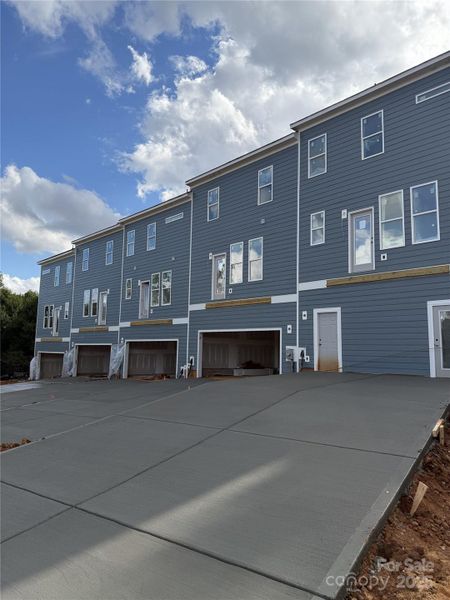 Image 25 of a home in Vanguard at Vermillion.