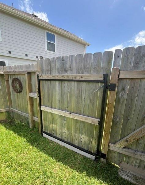 Exterior details and patio area of a home in Granger Pines, Conroe (Image 3).
