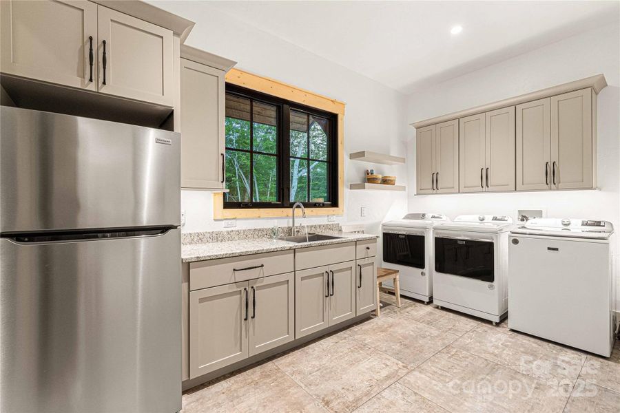 Furnished interior view inside a new home in , Cashiers (Image 15).
