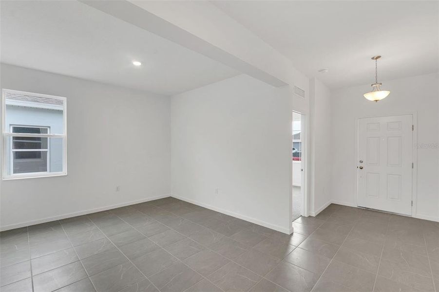 Spacious, unfurnished interior of a new home in Cypress Park Estates, Haines City (Image 10).