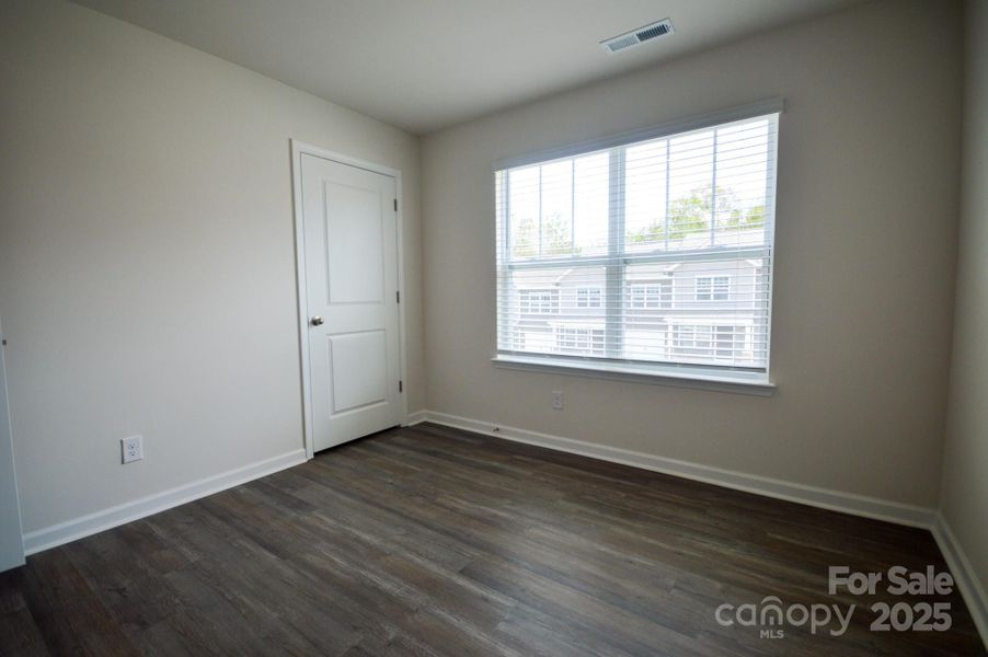Spacious, unfurnished interior of a new home in Aberdeen Place, Asheville (Image 13).
