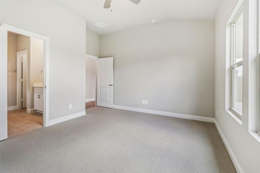 Spacious, unfurnished interior of a new home in Westmoor, Sherman (Image 14).