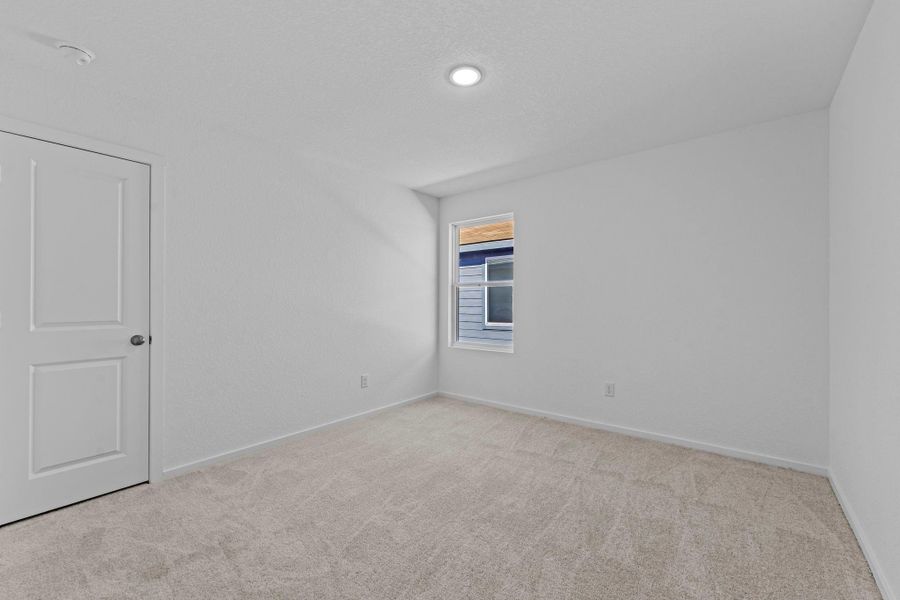 Spacious, unfurnished interior of a new home in Friendship Oaks, Fredericksburg (Image 17).