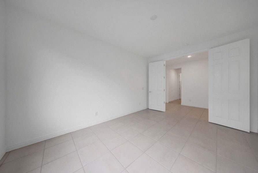 Spacious, unfurnished interior of a new home in Miravida, Surprise (Image 10).