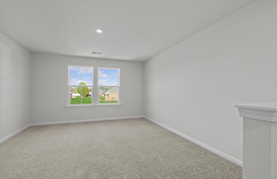Spacious, unfurnished interior of a new home in Fox Hollow, Spartanburg (Image 23).