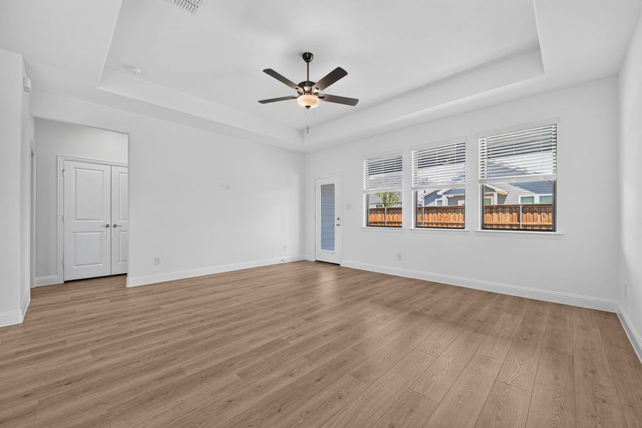 Spacious, unfurnished interior of a new home in Madero 50s, Fort Worth (Image 15). Spacious, unfurnished interior of a new home in Madero 50s, Fort Worth (Image 15).