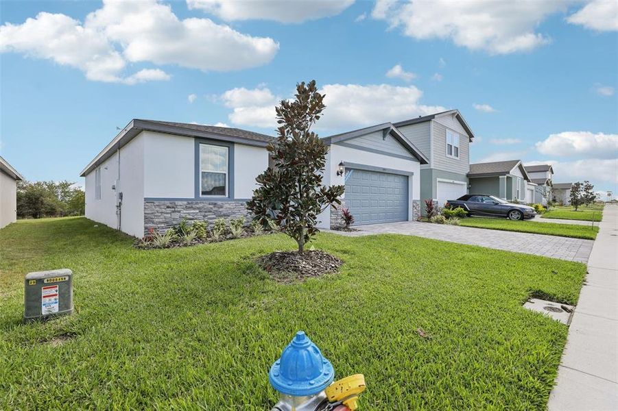 Exterior details and patio area of a home in Crosswinds - Signature Series, Haines City (Image 23).