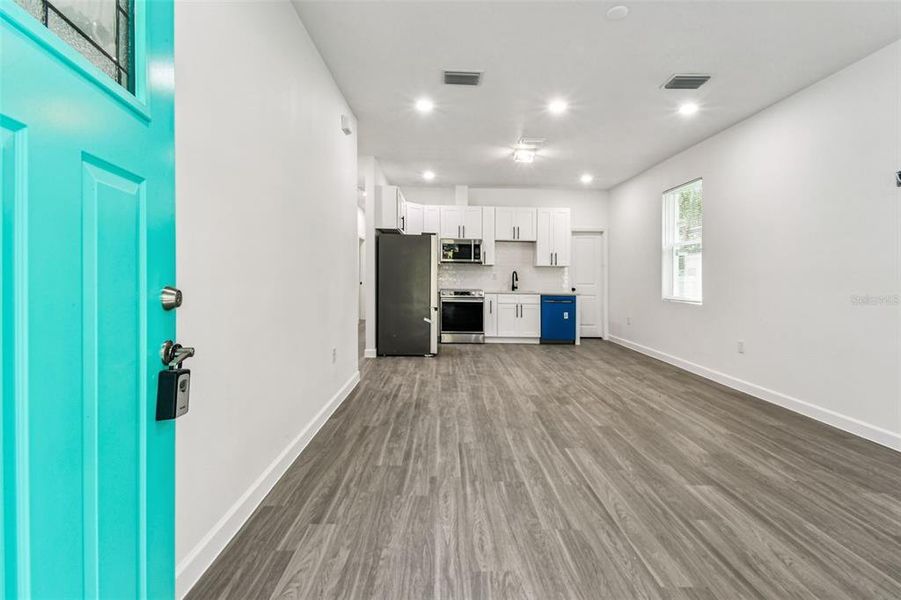 Spacious, unfurnished interior of a new home in , Lutz (Image 16).