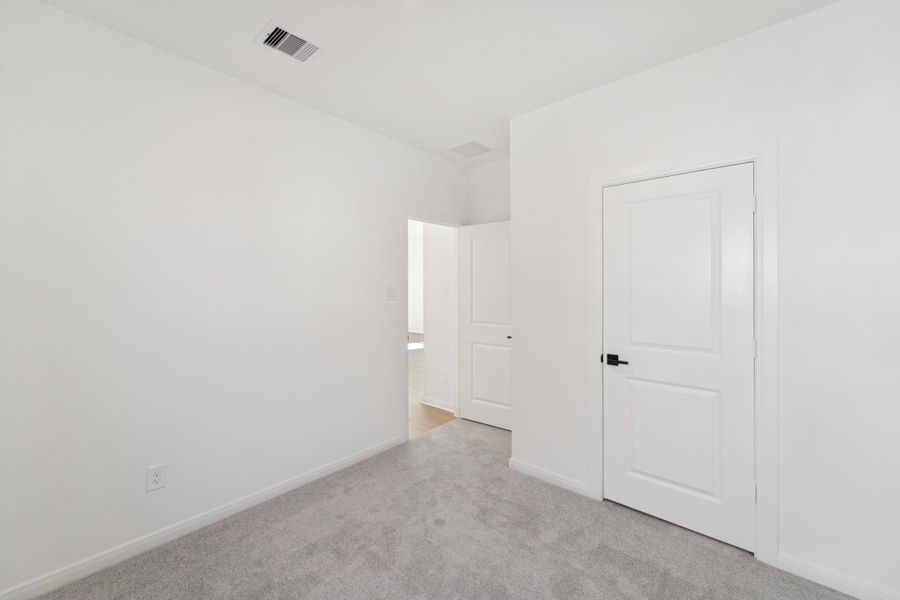 Spacious, unfurnished interior of a new home in The Grand Prairie 40’, Hockley (Image 28).