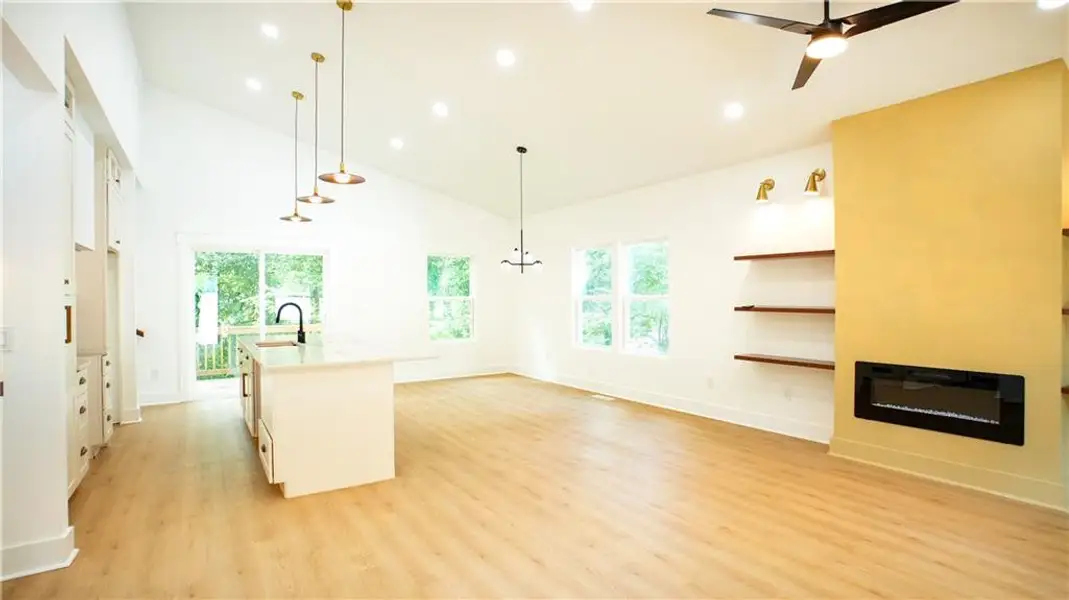 Spacious, unfurnished interior of a new home in , Atlanta (Image 10).