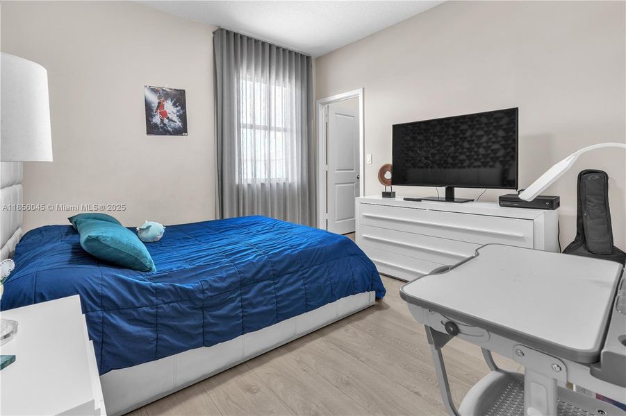 Furnished interior view inside a new home in , Miramar (Image 10).