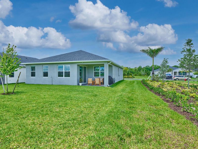 Exterior details and patio area of a home in Azalea, Port St. Lucie (Image 3).