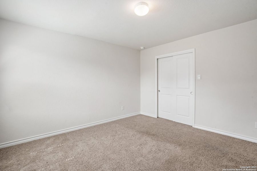 Spacious, unfurnished interior of a new home in Laurel Vistas, San Antonio (Image 34).