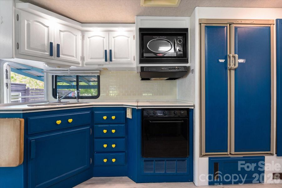 Furnished interior view inside a new home in , Marshall (Image 15).