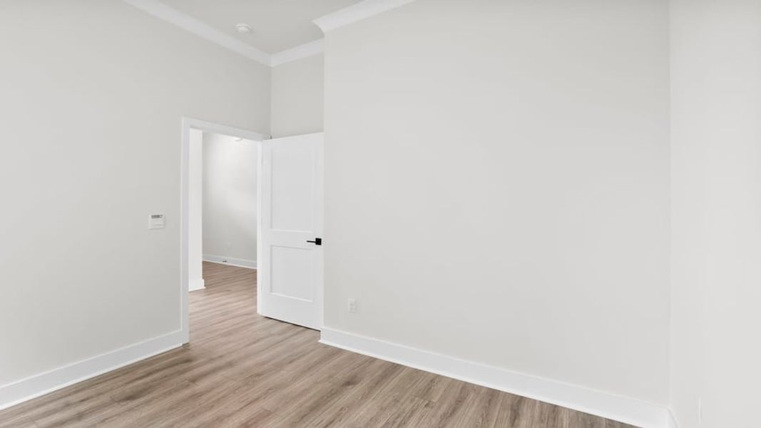 Spacious, unfurnished interior of a new home in Sunset Summits, Spartanburg (Image 23).