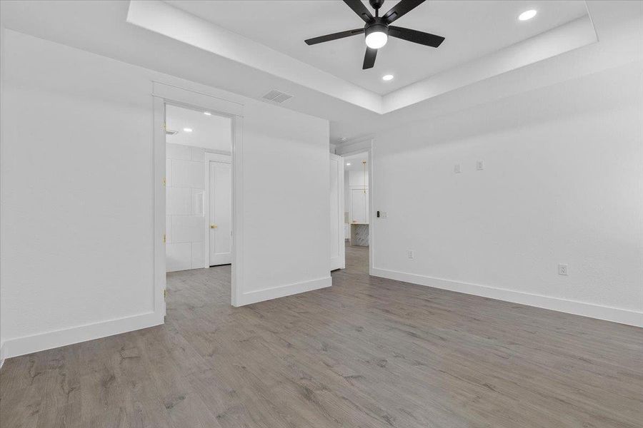 Spacious, unfurnished interior of a new home in , Bastrop (Image 20).