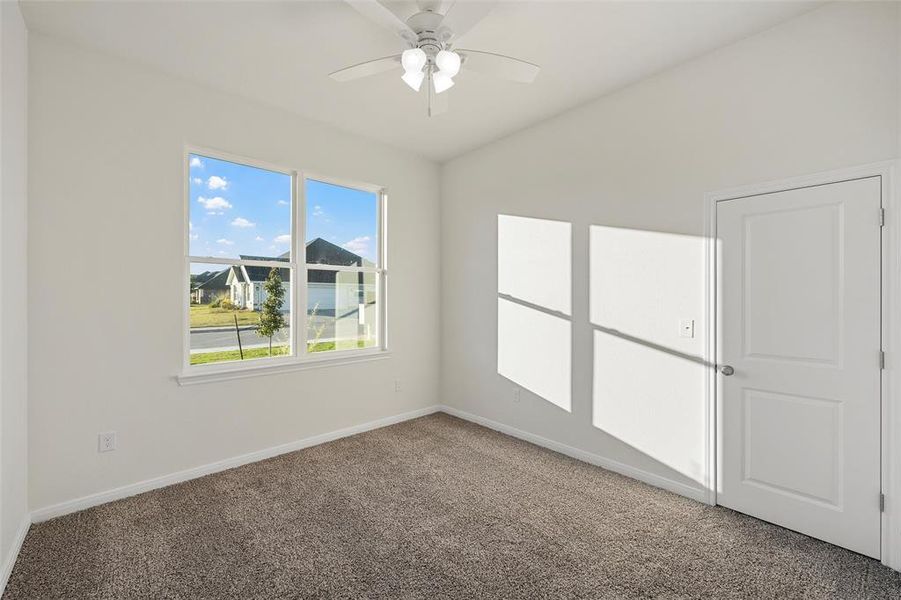 Unfurnished room with carpet and ceiling fan