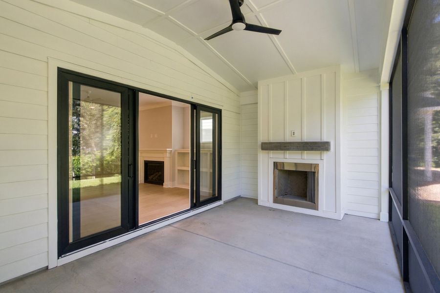 Representative exterior details of a home built from the The Emerson by RobuckHomes in Stonehenge, Raleigh (Image 69).